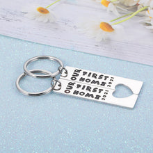 Load image into Gallery viewer, Housewarming Keychain Gift New House New Home Keychain for Couple Friend Family 2021 First Home Gifts for New Homeowner Women Men Moving Home Gift Keyring Jewelry 2 PCS