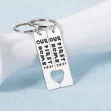 Load image into Gallery viewer, Housewarming Keychain Gift New House New Home Keychain for Couple Friend Family 2021 First Home Gifts for New Homeowner Women Men Moving Home Gift Keyring Jewelry 2 PCS