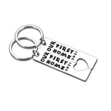 Load image into Gallery viewer, Housewarming Keychain Gift New House New Home Keychain for Couple Friend Family 2021 First Home Gifts for New Homeowner Women Men Moving Home Gift Keyring Jewelry 2 PCS