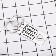 Load image into Gallery viewer, Housewarming Keychain Gift New House New Home Keychain for Couple Friend Family 2021 First Home Gifts for New Homeowner Women Men Moving Home Gift Keyring Jewelry 2 PCS